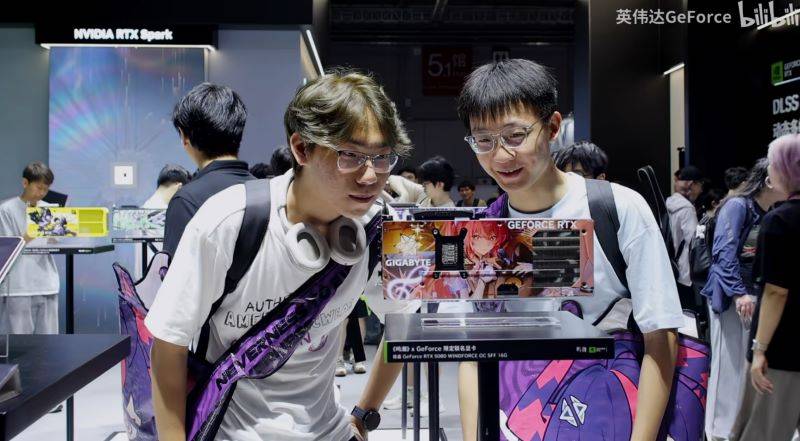 BW现场二游联名定制显卡展示